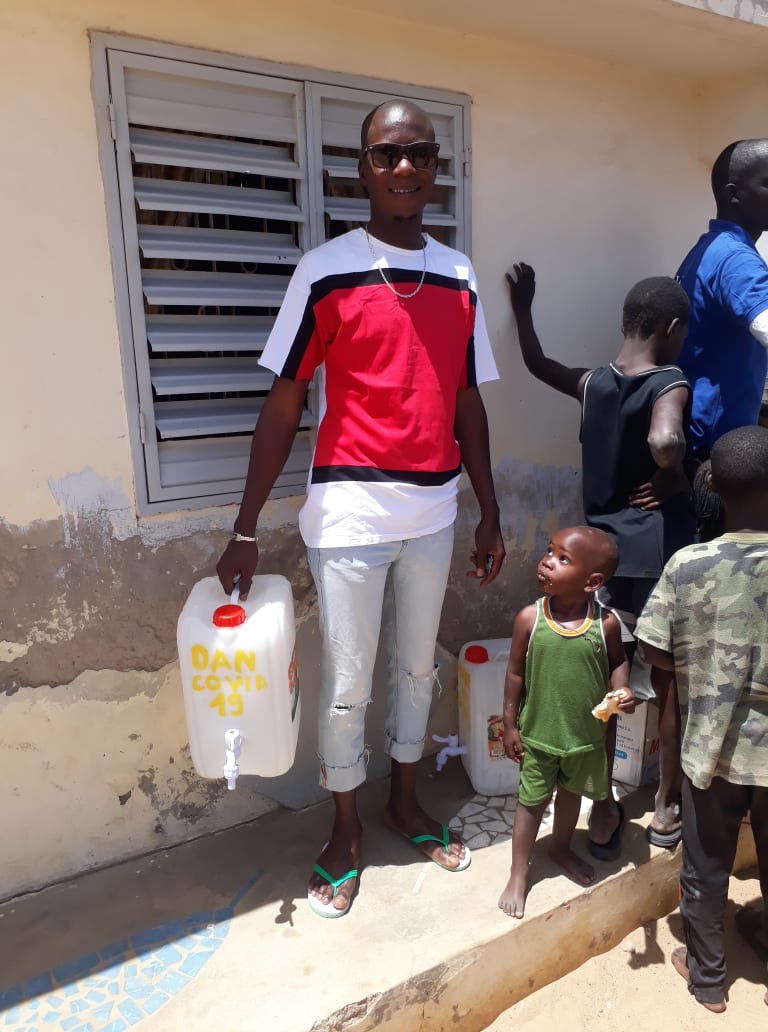 Covid19: Les jeunes sensibilisent au lavage des mains